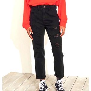 Hollister Ultra High-Rise Mom Jeans